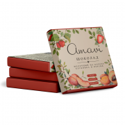 Шоколад молочный на кэробе с клубникой и персиком (vegan) "Amavi" / 70 г